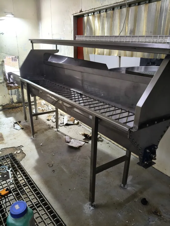 Stainless steel egg and chick separation unit with auger